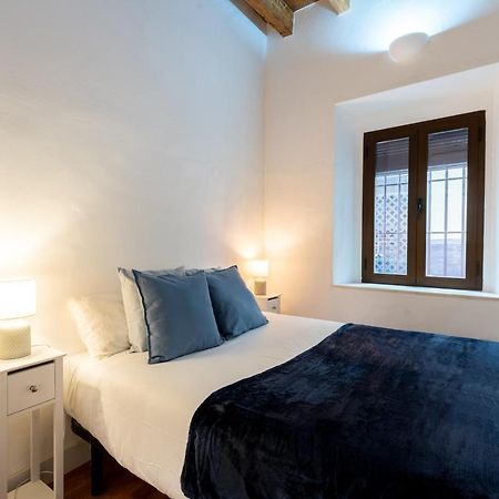 Holi-Rent Gonzalez Cuadrado Appartement Sevilla Buitenkant foto