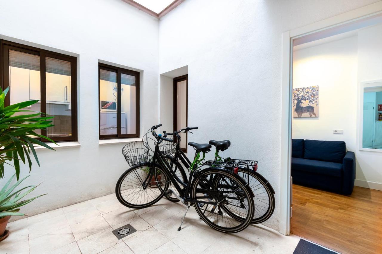 Holi-Rent Gonzalez Cuadrado Appartement Sevilla Buitenkant foto